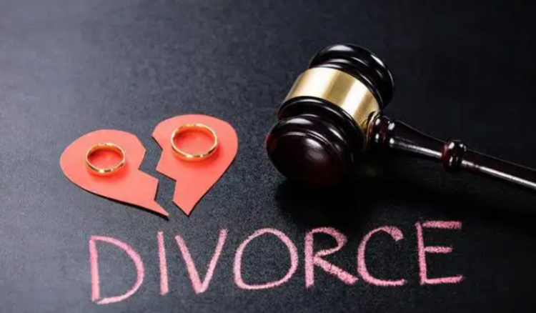离婚诉讼要多久才判离婚?离婚什么情况下可以要求对方赔偿?