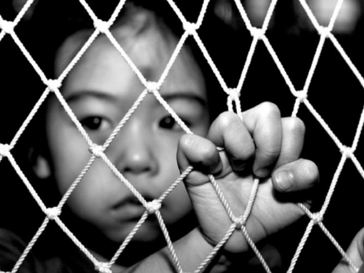 女子13岁被拐生子35年后人贩子获刑12年,拐卖人口怎么判刑